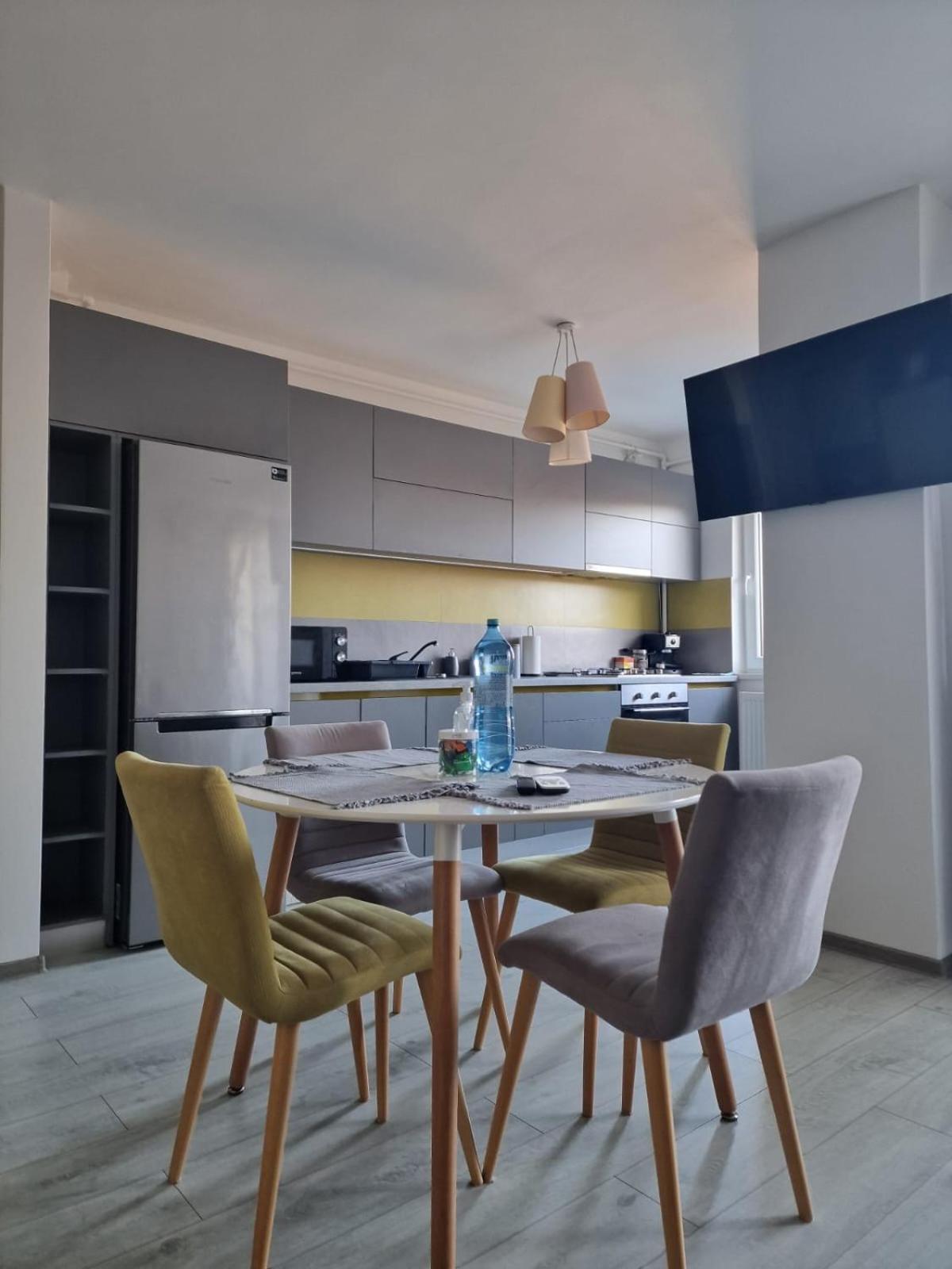 Gray Apartment Nearby Amethyst & Vivo Mall Floreşti Exterior foto